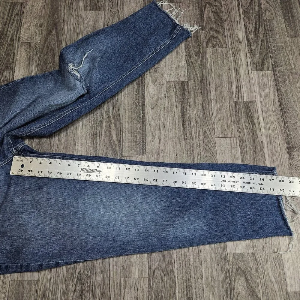 Old Navy High‎ Rise Sky-Hi Straight Jeans Womens 6 Medium Wash Distressed Denim